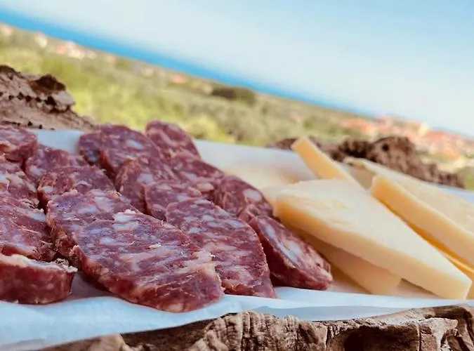 Lalu's Bed & Breakfast 3*